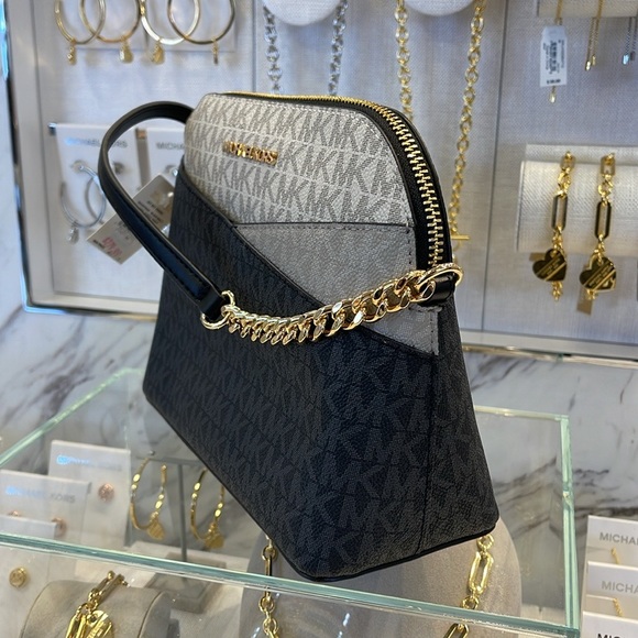 MICHAEL KORS
Jet Set Travel Medium Color-Block Signature Logo Dome Crossbody Bag - Picture 3 of 16